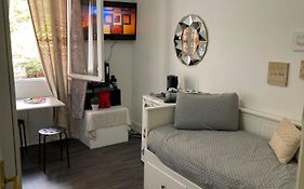 Tour Montparnasse Bed And Breakfast